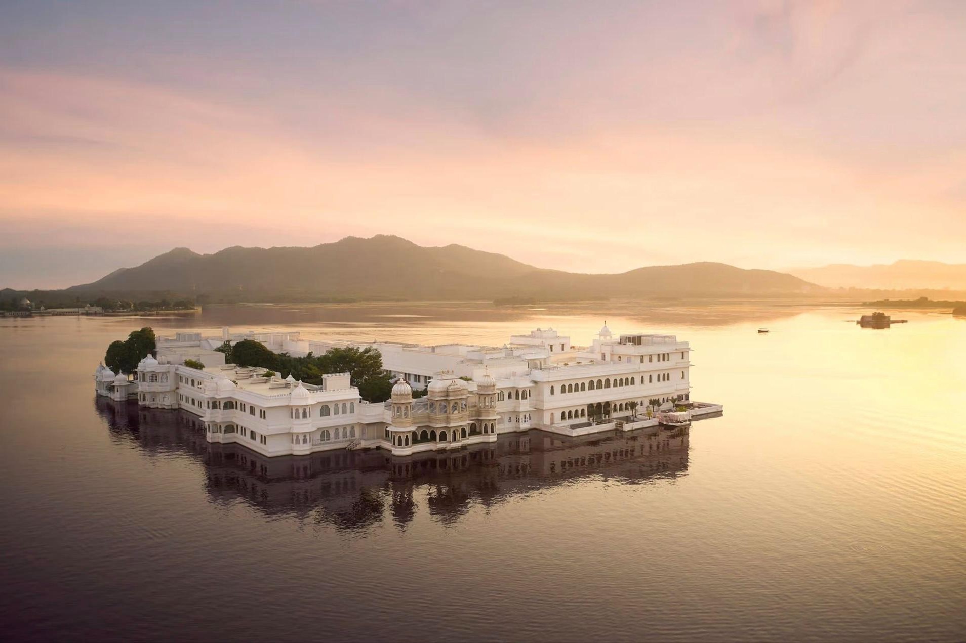 Taj Lake Palace at sunset, Udaipur, from a LYXPLANET story